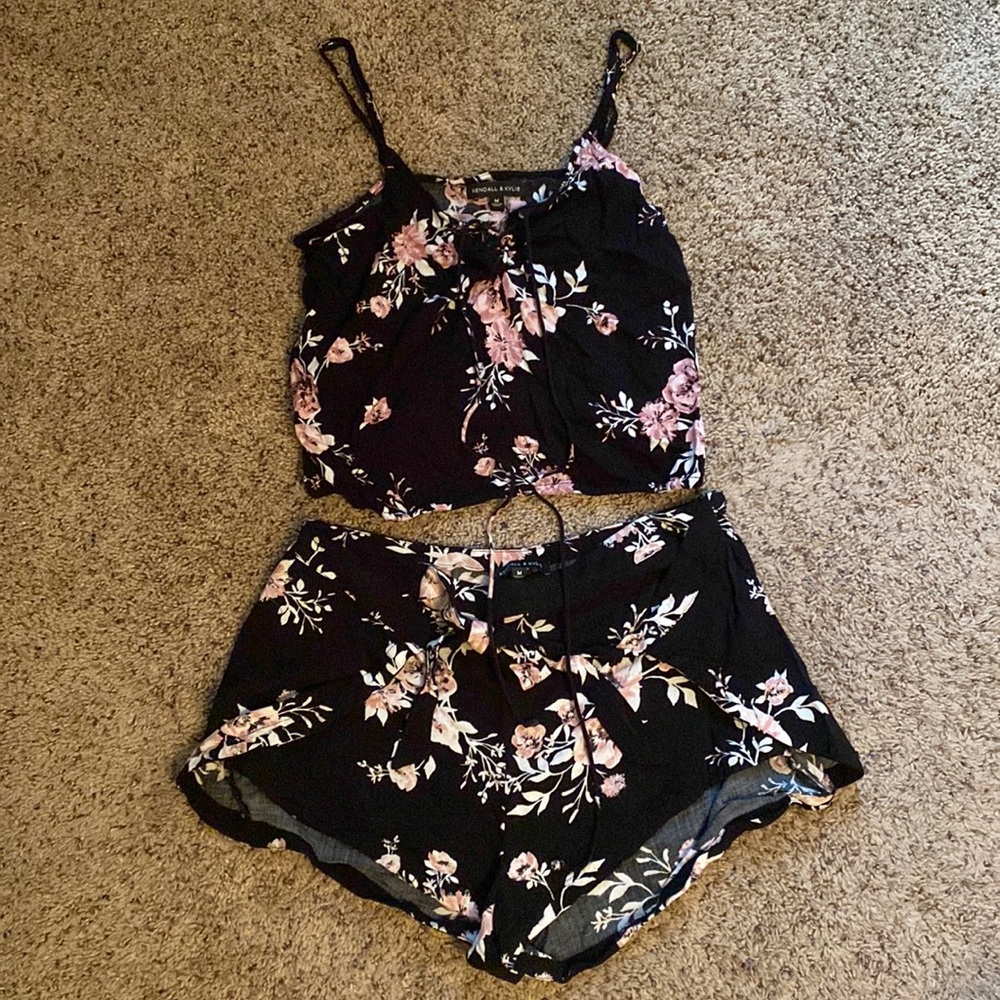 Kendall & Kyle 2 piece set